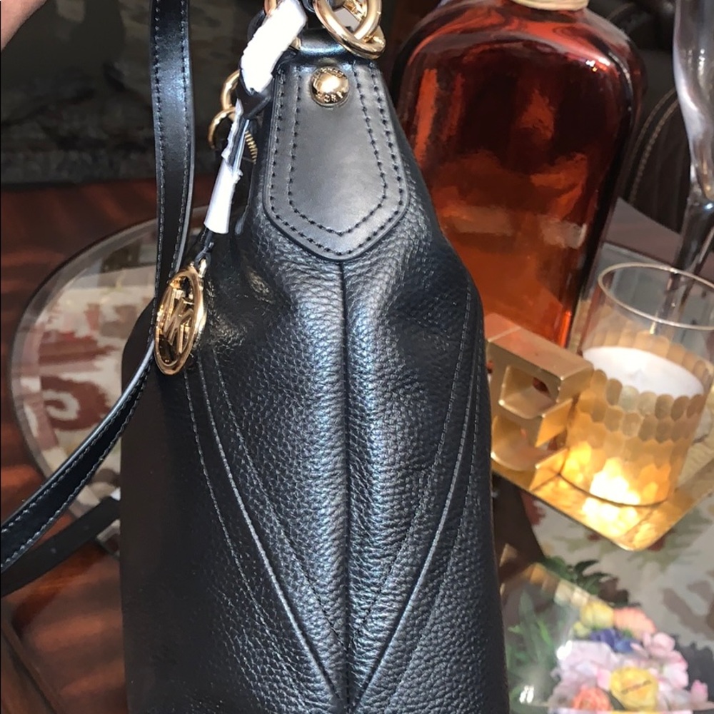 Micheal Kors Purse - Picture 2 of 4